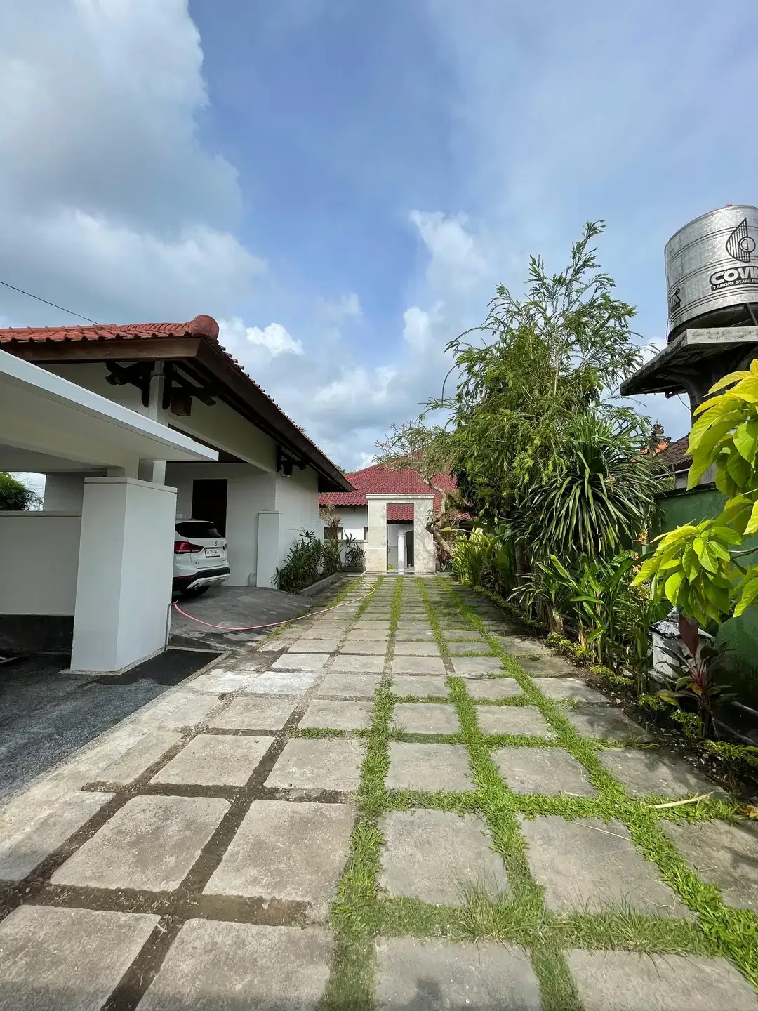 VILLA MEWAH SANGAY LUAS NYAMAN FURNISHED LOKASI STARTEGIS KE PANTAI - Image 9 of 10