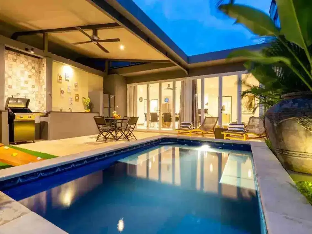 Villa Modern Minimalis 3 Kamar Tidur di Kerobokan - Image 1 of 10