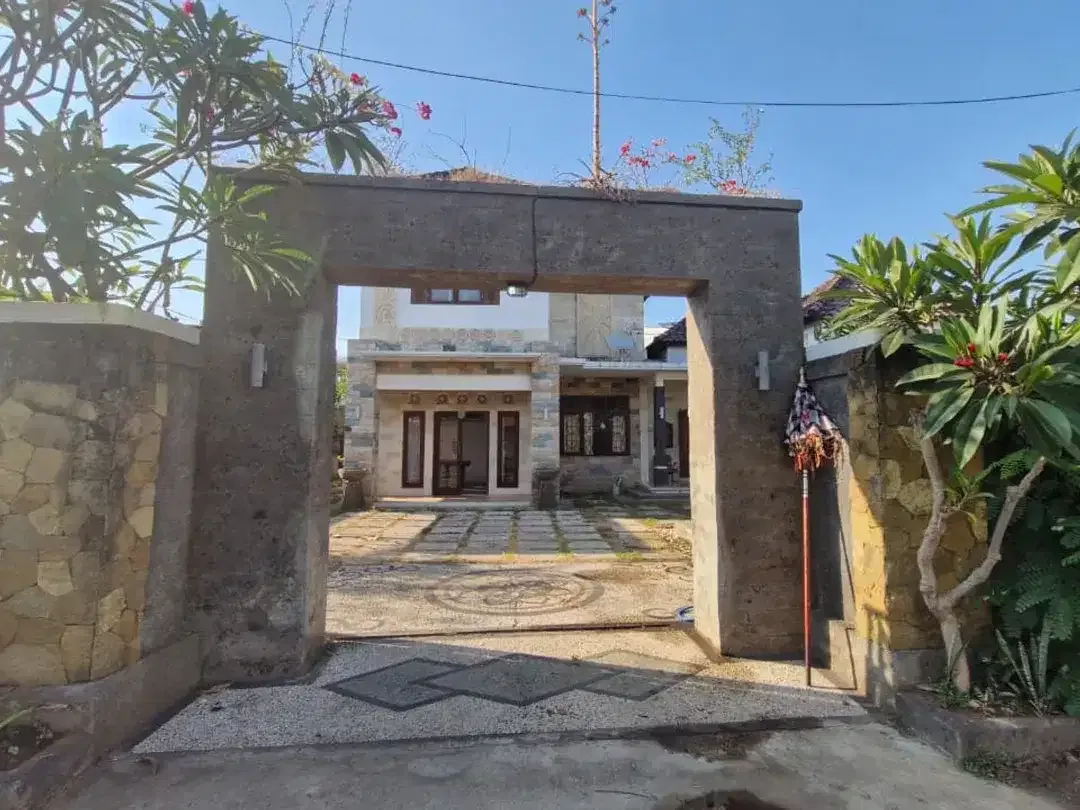 Freehold - Spacious 2-Storey House for Sale in Buleleng - Just 7-10 Minutes from Lovina Beach, North Bali - Image 2 of 10