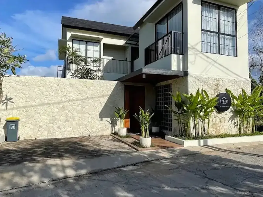 di jual villa di area pecatu uluwatu jimbaran bali - Image 1 of 10