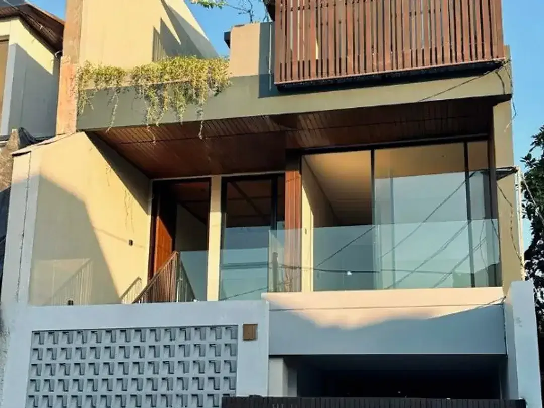 BRAND NEW HOUSE CONTEMPORARY LUXURY DI KARANG SARI PADANGSAMBIAN DENPASAR - Image 2 of 10