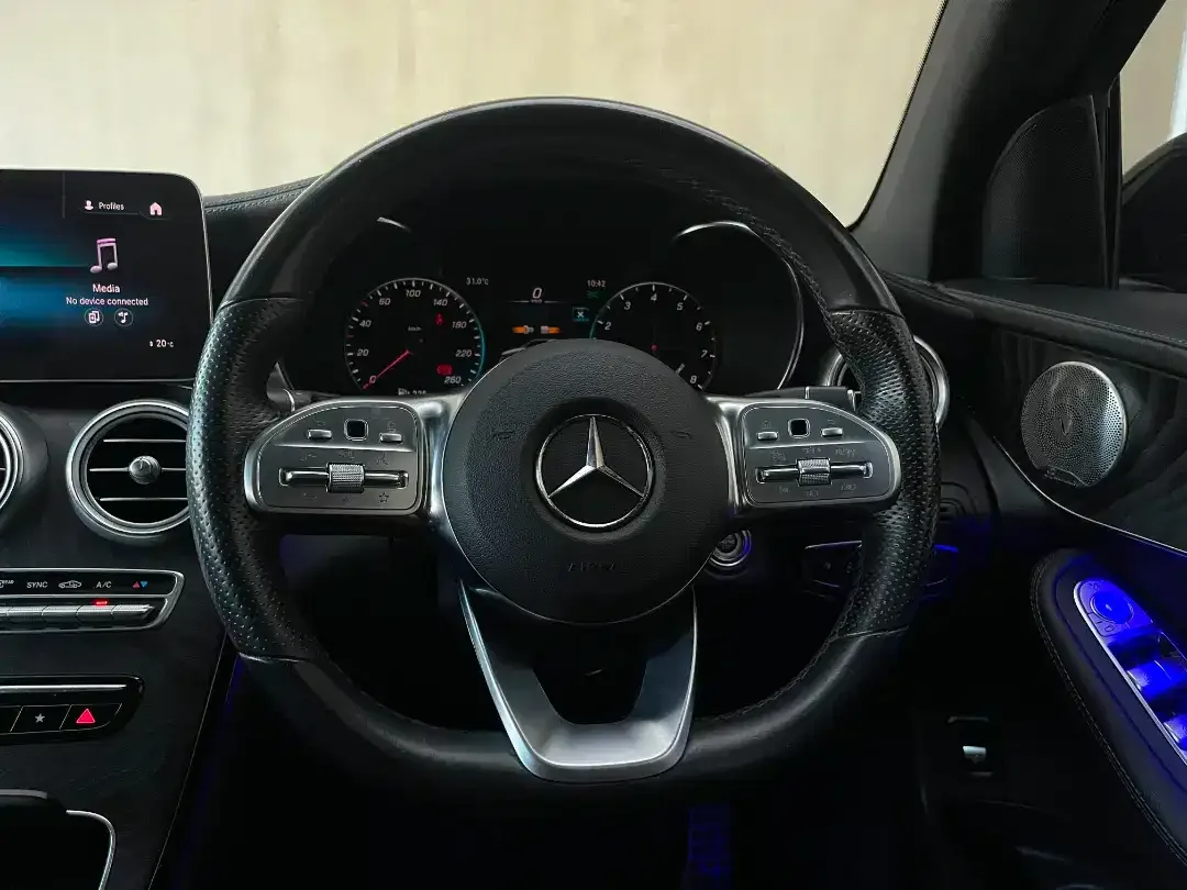 Mercedes-Benz GLC 300 4MATIC COUPE A/T 2022 HITAM METALIK - Image 5 of 10