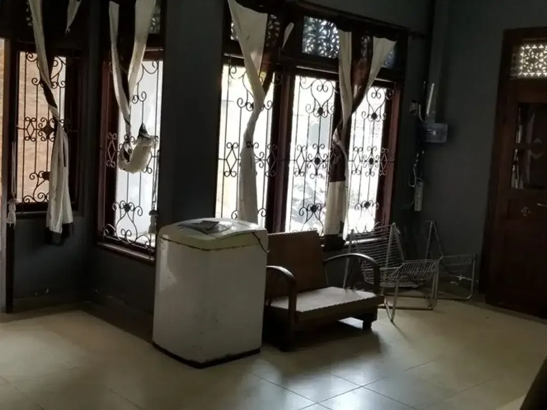 RUMAH TUA GOOD QUALITY DIATAS TANAH 140M2 (JARANG ADA TANAH KECIL) - DI PETITENGET KUTA - Image 3 of 10