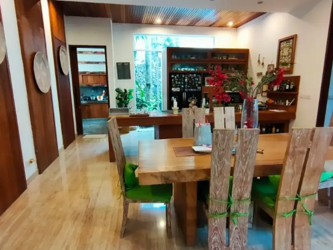 VILLA ONE GATE SYSTEM FULL FURNISHED DI KEROBOKAN - Image 5 of 10