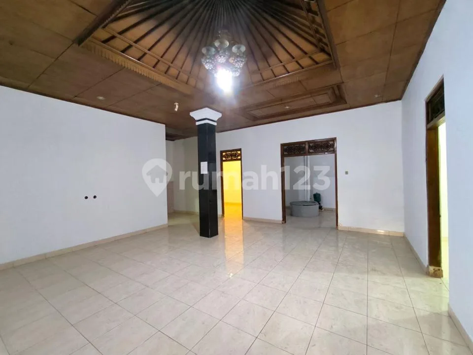 Rumah 1 Lantai Lokasi Strategis 4 Br Unfurnished di Gatsu Barat - Image 3 of 4