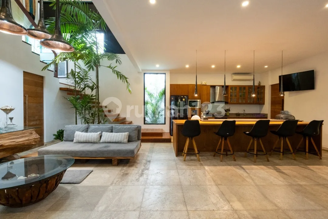 Disewakan Luxury Villa Canggu 4Br Dekat Pantai Batu Bolong - Image 3 of 4