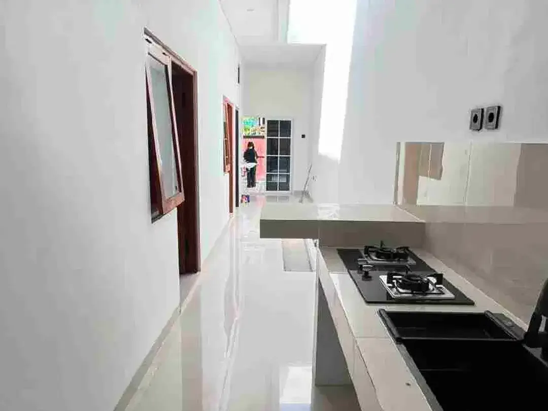 Di sewakan rumah semi furnished area pusat kota renon Denpasar. Minimal sewa 2 th. - Image 5 of 10
