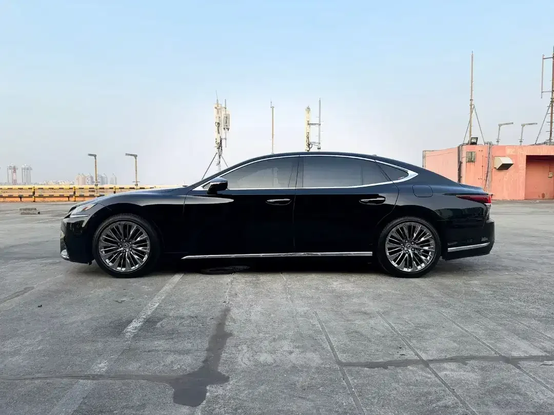 Lexus LS 500 H sedan super mewah - Image 2 of 6