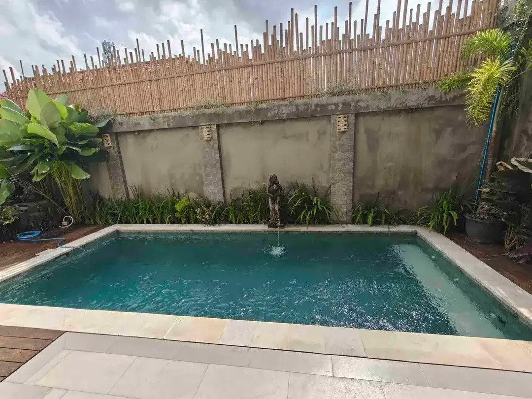 Villa 2 Kamar 1 kantor semi Furnished lokasi premium Canggu 5 menit ke Pantai berawa bebas banjir SHM - Image 10 of 10