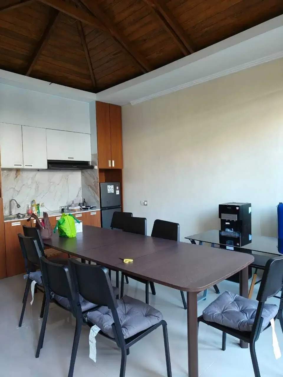 RUMAH SIAP HUNI 4BR FURNISHED LOKASI KESAMBI KEROBOKAN - Image 4 of 10