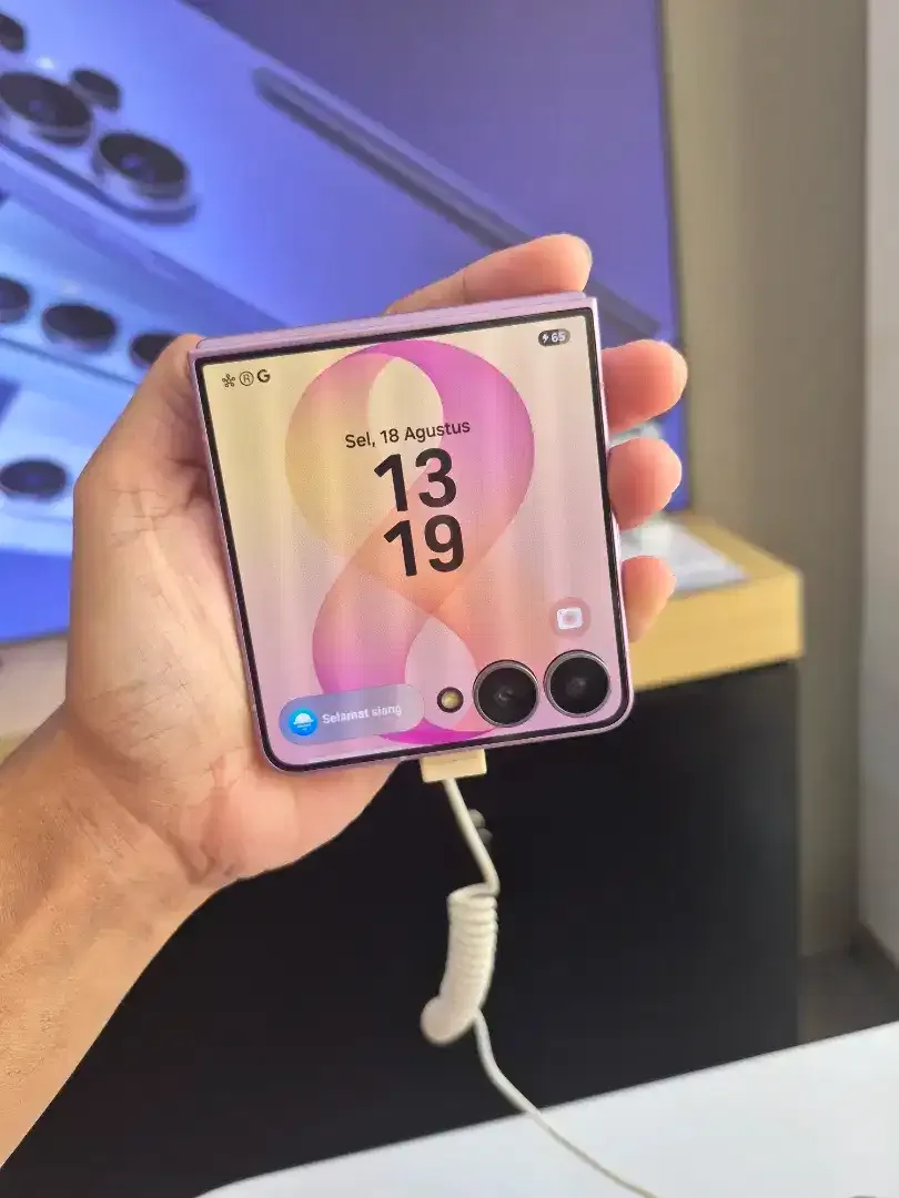 Kredit Samsung Galaxy Z fold8 Cukup KTP Tanpa DP - Image 2 of 4