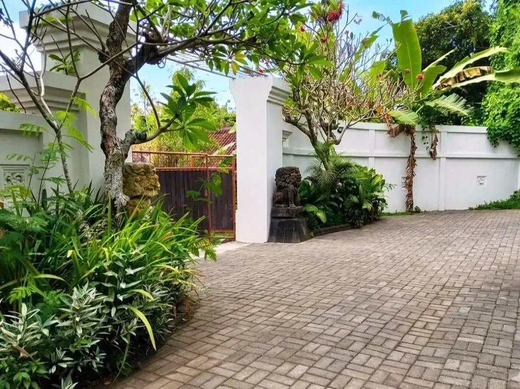 VILLA FOR SALE WITH NUANCE TROPICAL FOREST NEAR BEACH - Image 4 of 10
