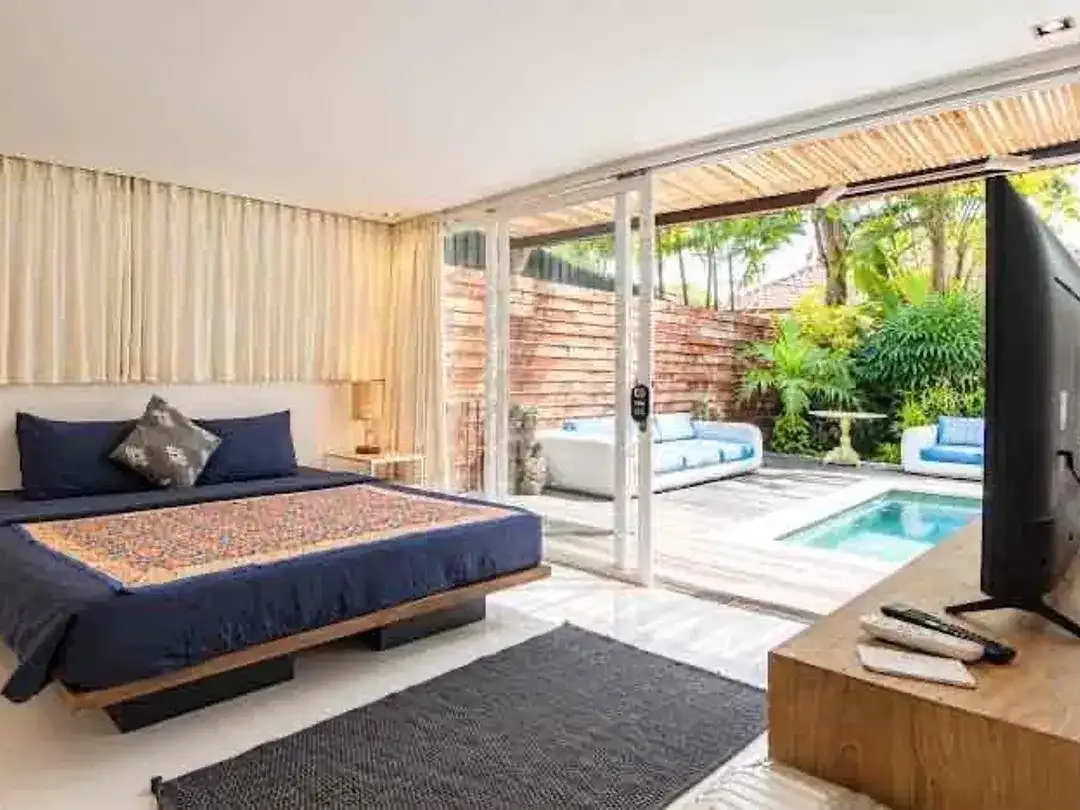 Gorgeous villa 4 Are 3 Bedroom in the heart of Canggu Fully Furnished maintenance included - Image 9 of 10