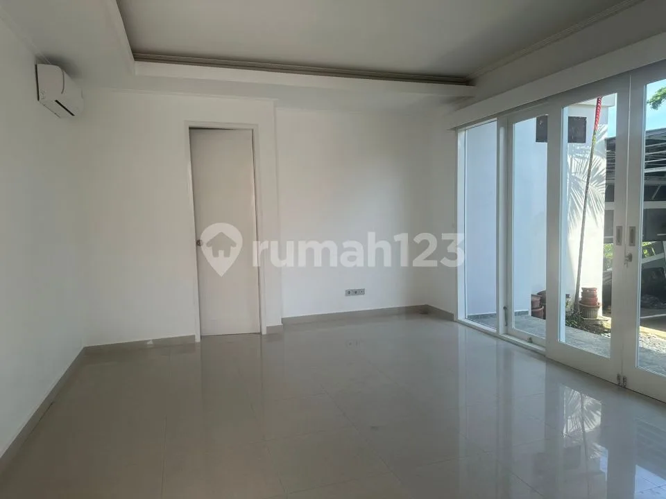 Rumah Mewah Siap Huni dengan Kolam Renang di Area Buluh Indah dekat Gatsu Barat Denpasar - Image 4 of 4