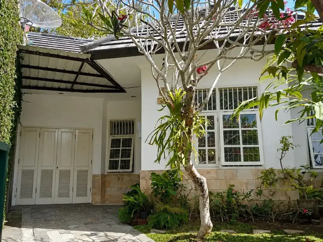 DIJUAL RUMAH DI TAMAN GRIYA – NUSA DUA, BALI - Image 1 of 9