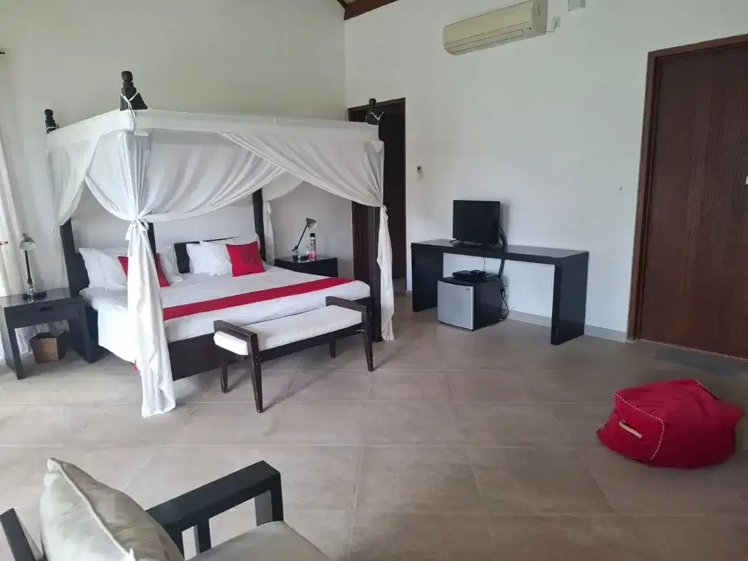 CHEAP 1200M2 VILLA FOR RENT @SEMINYAK 3BDR ENSUITE ONLY IDR 500 miliion / year - Image 2 of 8