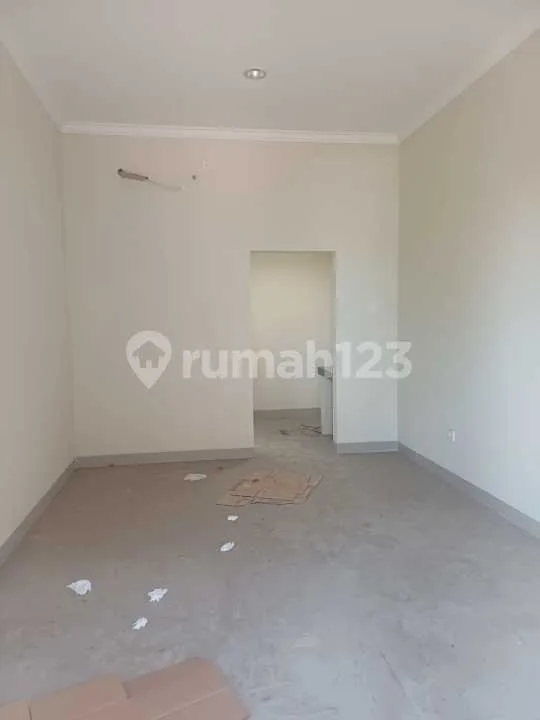 Di Sewakan Seluruh Bangunan Guest House di Lantai 2 di Jalan Kayu Aya Seminyak dengan Jumlah 5 Kamar Tidur Unfurnished - Image 2 of 4