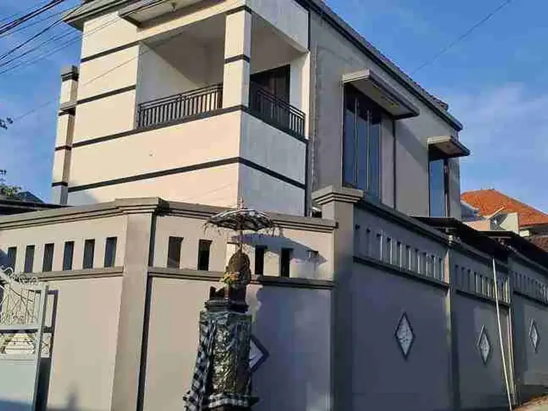 RUMAH BARU LANTAI II MEGAH DAN KOKOH DI DEKAT GUNUNG CATUR GATSU BARAT DENPASAR DEKAT KE MC DONALD DLL - Image 2 of 10