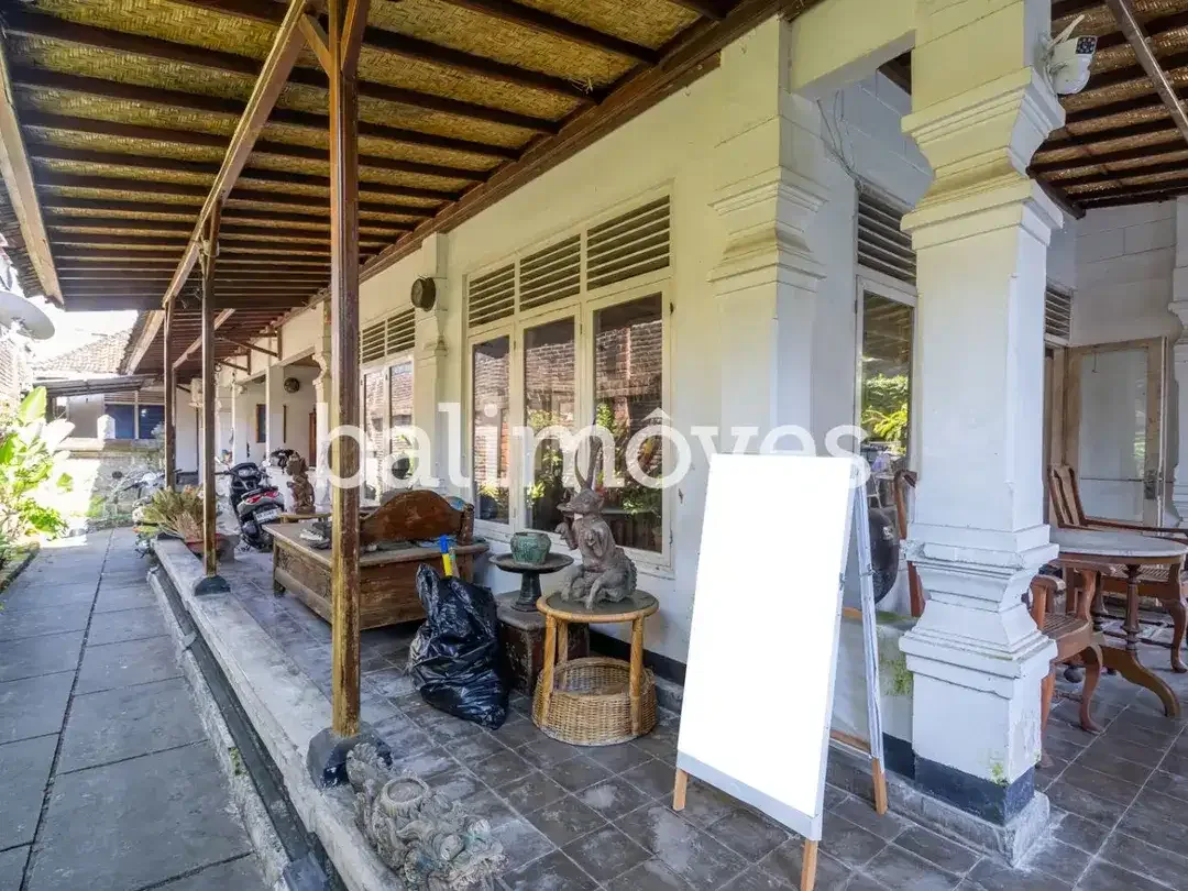 Kesempatan Investasi Menarik dengan 5 Kamar Tidur di Pusat Wisata Sanur - Image 1 of 10