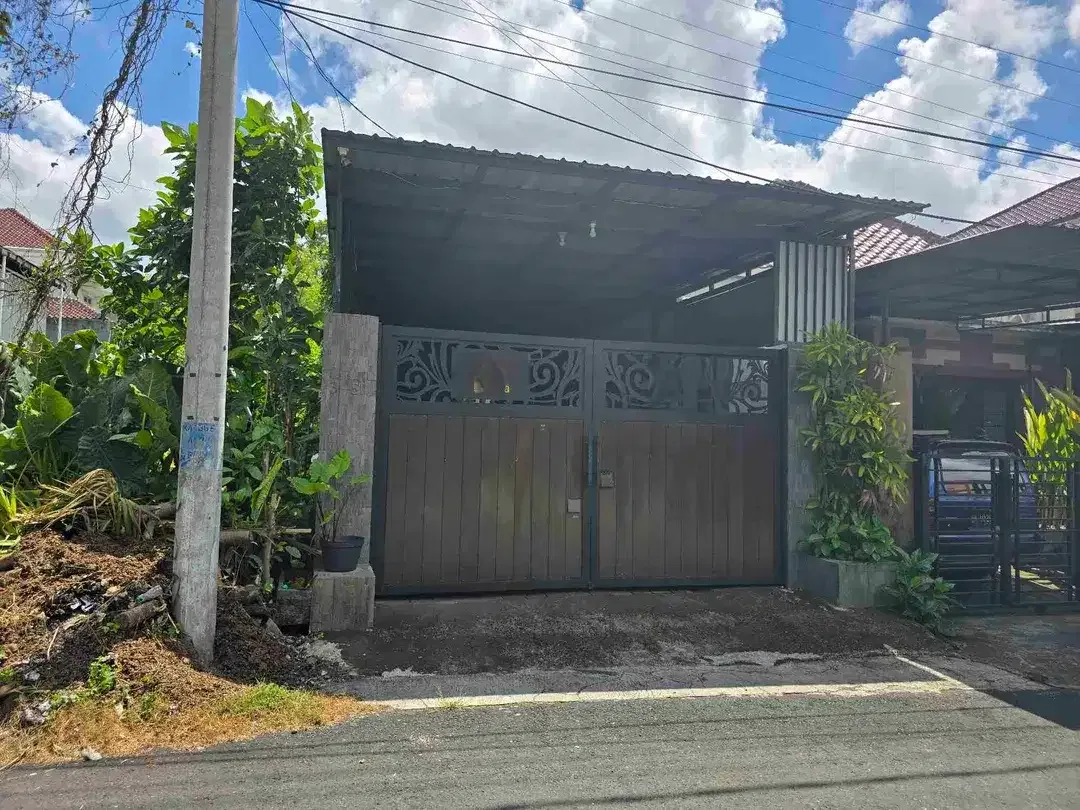 Rumah strategis bersih terawat bonus tanah 120 m2 muding kerobokan Bali - Image 2 of 10