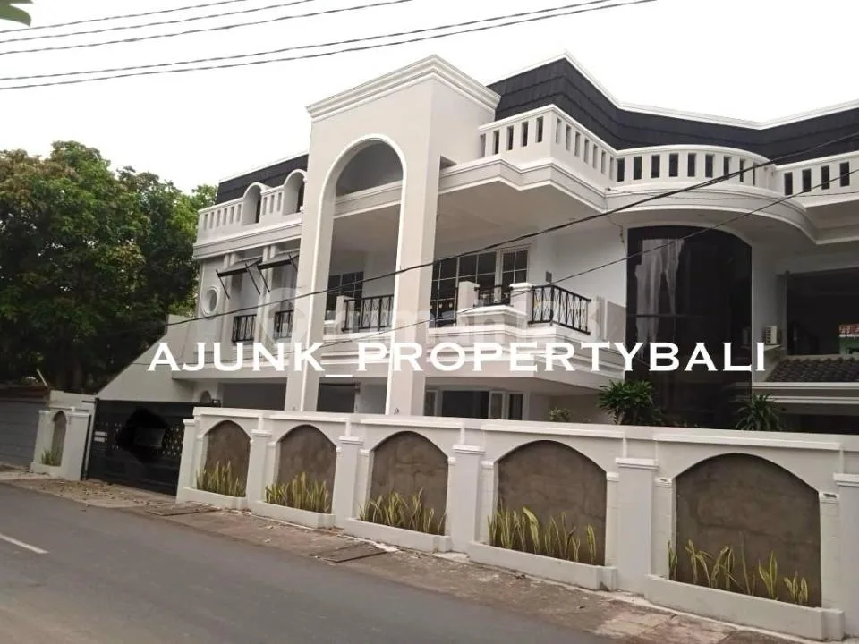 Rumah Mewah American Klasik, di Gatot Subroto Tengah Denpasar - Image 2 of 4