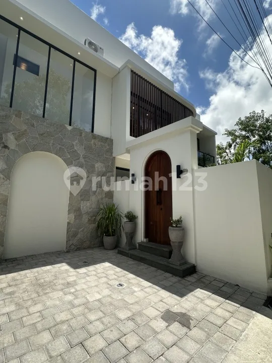 Villa Modern Tropis Jimbaran Dekat Pantai Melasti - Image 2 of 4