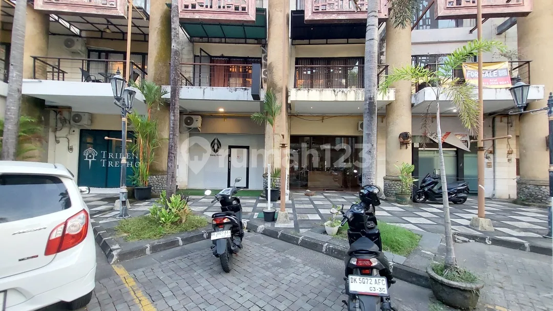 Ruko Premium Tiga Lantai di Kawasan Pariwisata & Bisnis Kuta - Image 1 of 4