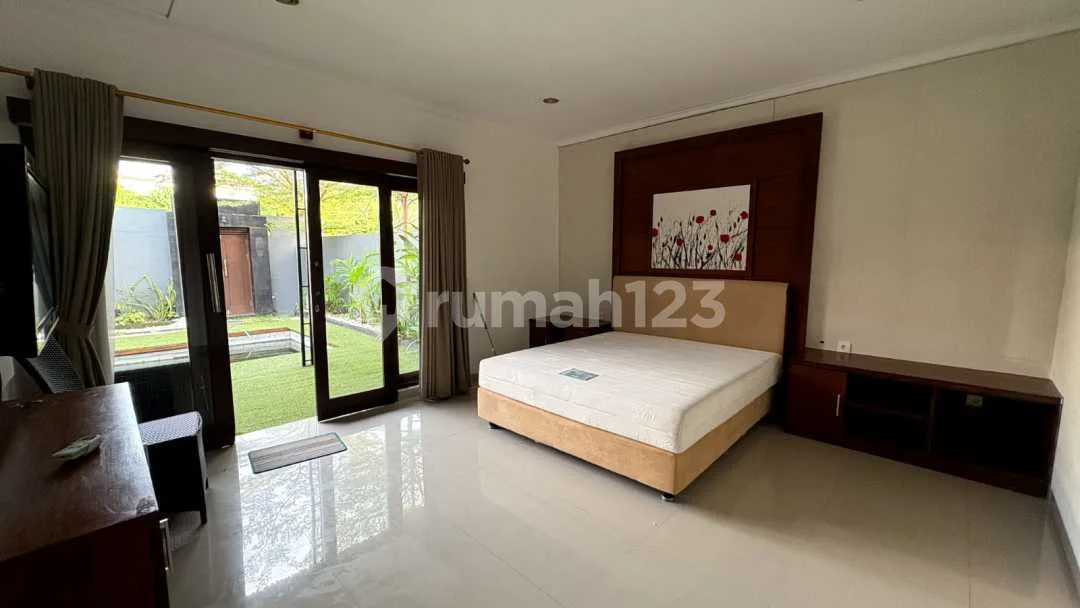 Villa Privat Pool In Strategic Location - Image 3 of 4