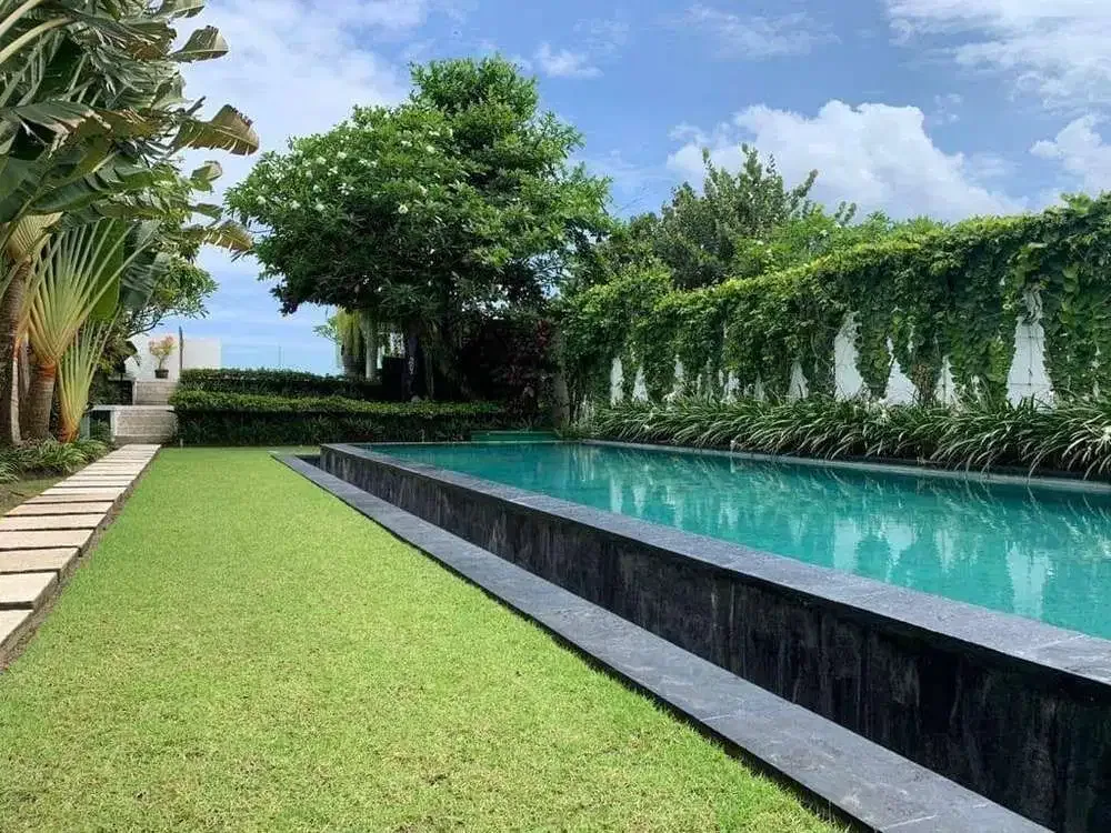 FOR SALE OVERLOOKING THE OCEAN BEACHFRONT VILLA KERAMAS - Image 4 of 10