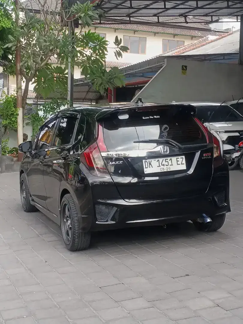 JAZZ RS GK5 MANUAL TAMPILAN GANTENG LOW KM SIAP PAKAI - Image 4 of 10