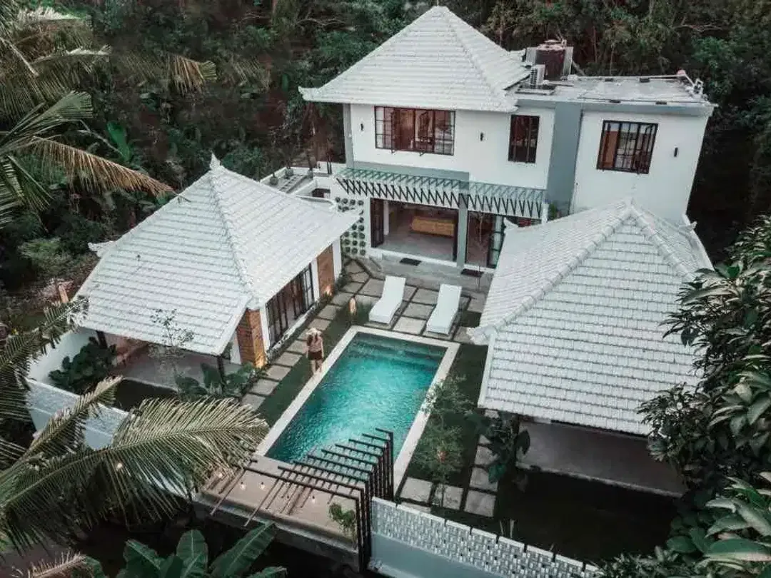 FOR SALE – VILLA MODERN CANGGU
Lokasi strategis, lingkungan tenang, siap huni - Image 4 of 10