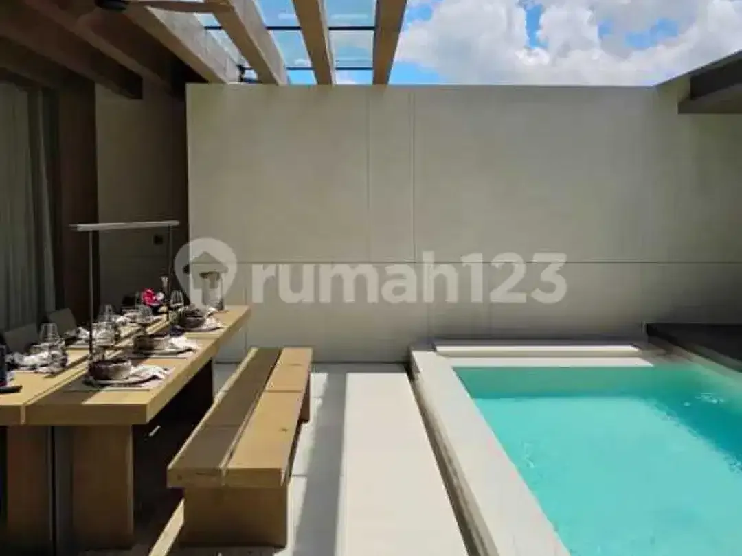 Dijual Villa Mewah 2 Kamar Fully Furnished Dekat Pantai Canggu Bali - Image 1 of 10