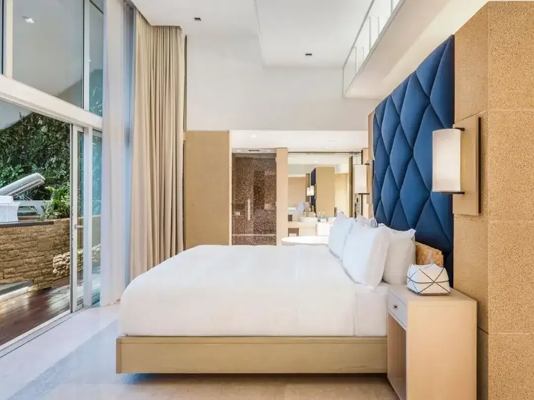 Leasehold - Luxurious Oceanfront Penthouse in Canggu with Private Rooftop Pool - Image 6 of 8