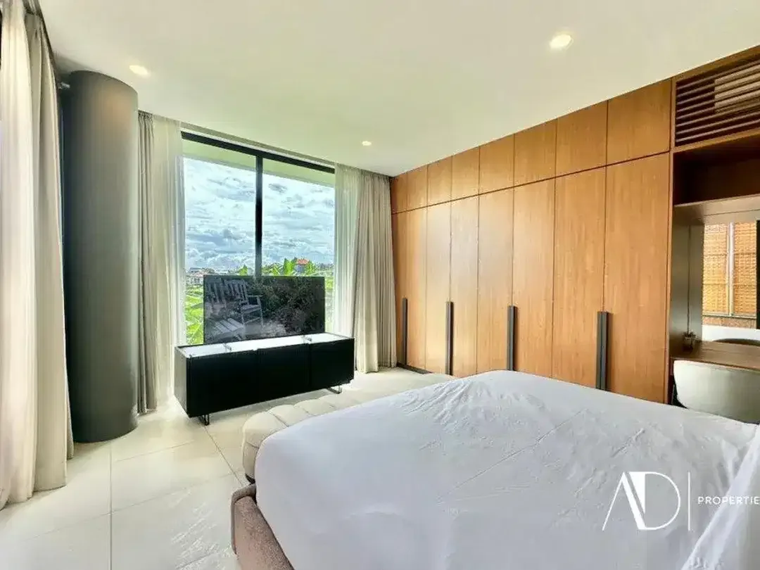 FREEHOLD | ULTRA-MODERN 4-BEDROOM LUXURY VILLA IN BERAWA, CANGGU - Image 6 of 10