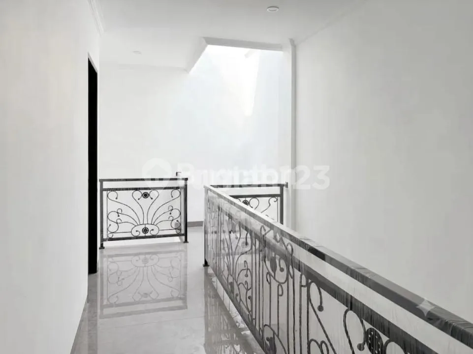 Rumah 3 Lantai Classic Modern di Tukad Pakerisan Denpasar - Image 4 of 4