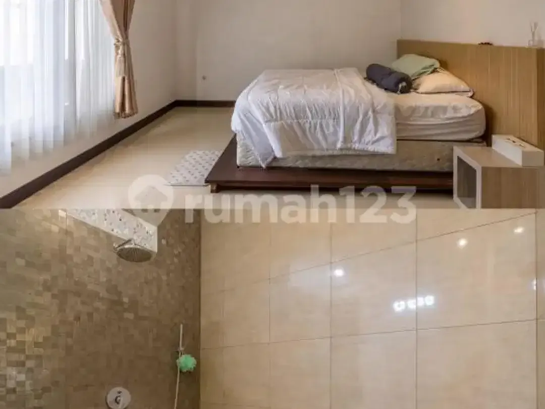 Villa Lantai 2 Area Renon Lingkungan Tenang Ramah Keluarga - Image 1 of 8
