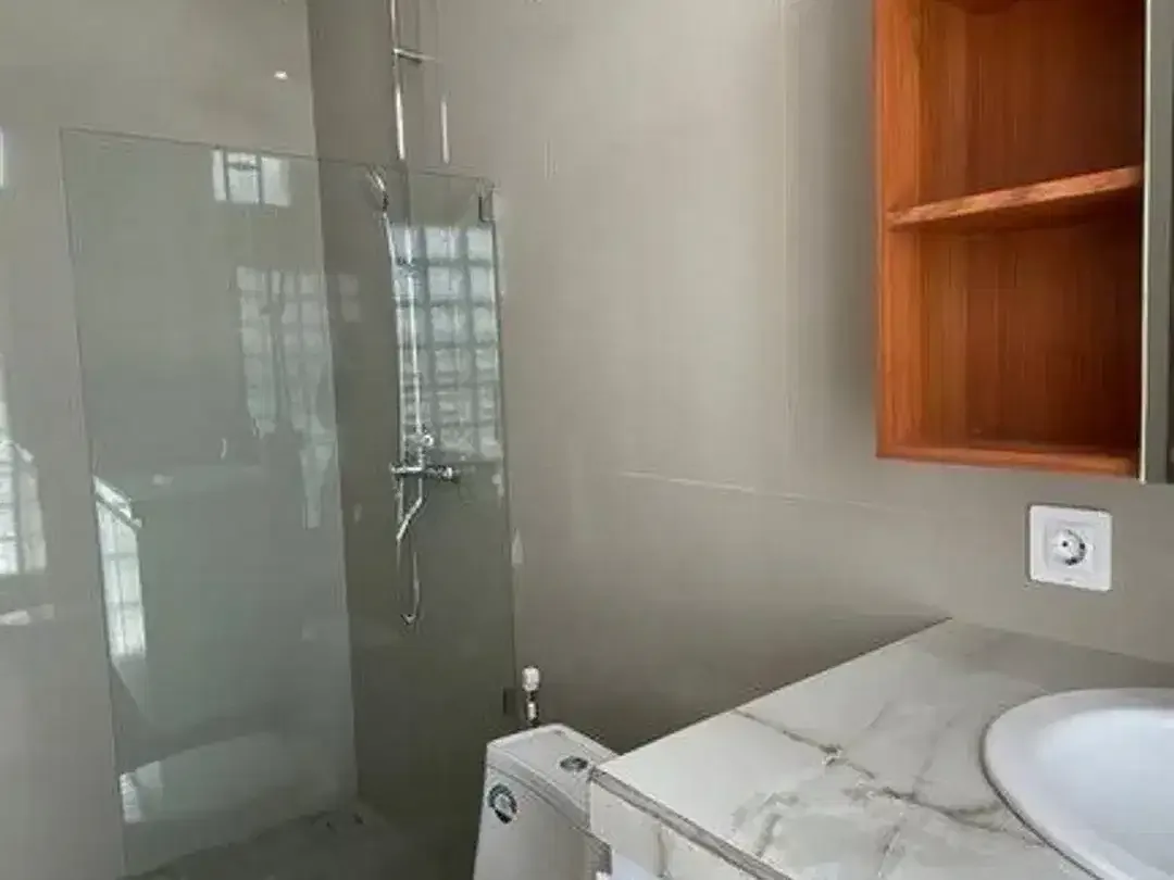Villa Cantik Full Furnished 3 Kamar Disewakan di Kerobokan Kelod - Image 8 of 10