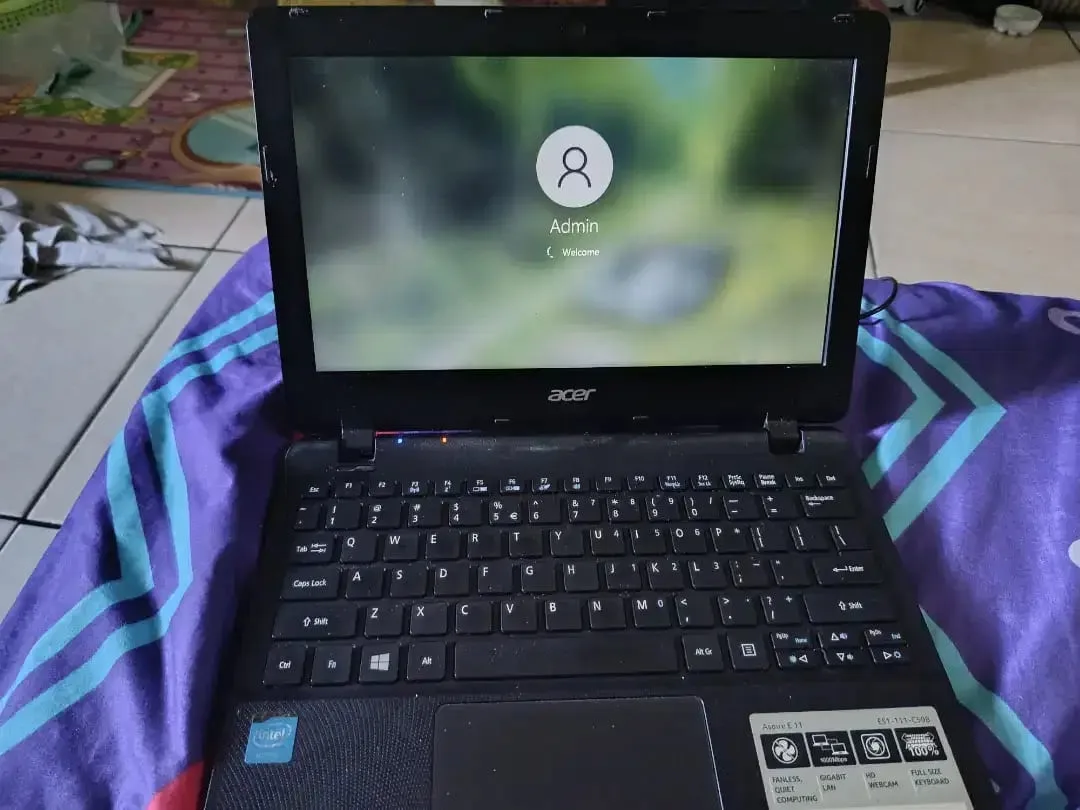 Acer aspire es1-111 - Image 2 of 3