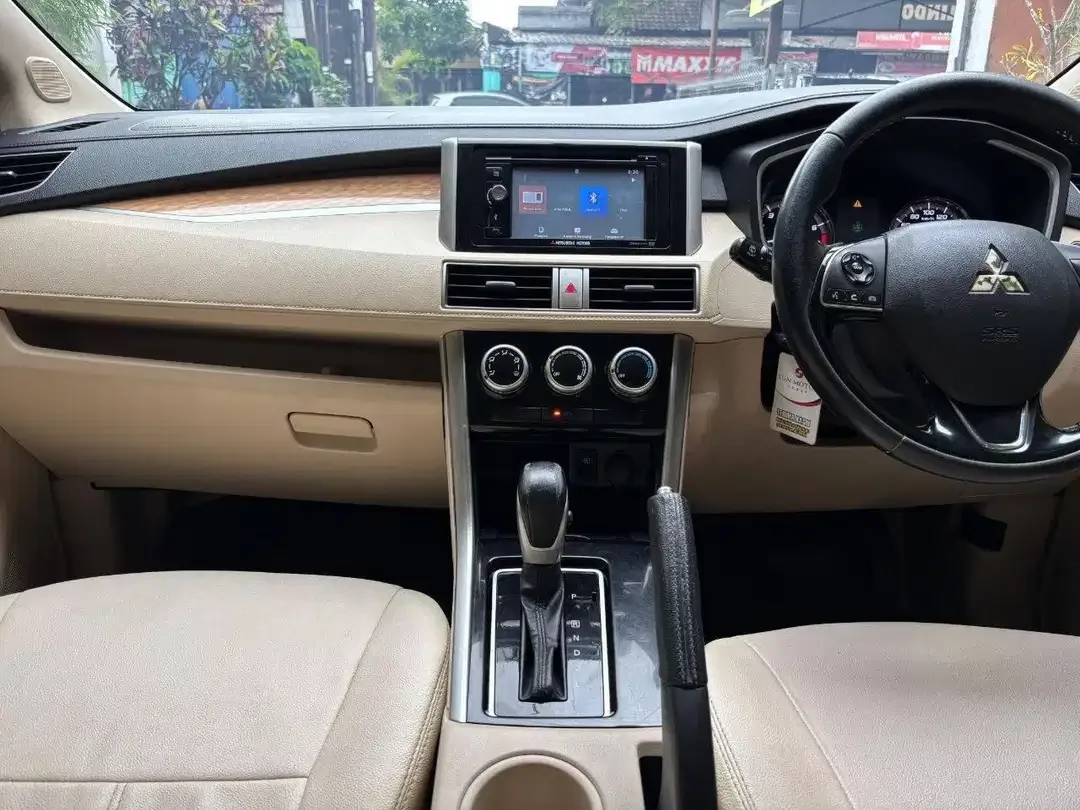LOW KM MITSUBISHI XPANDER ULTIMATE 1.5 AT 2019 HITAM ISTIMEWA - Image 3 of 10