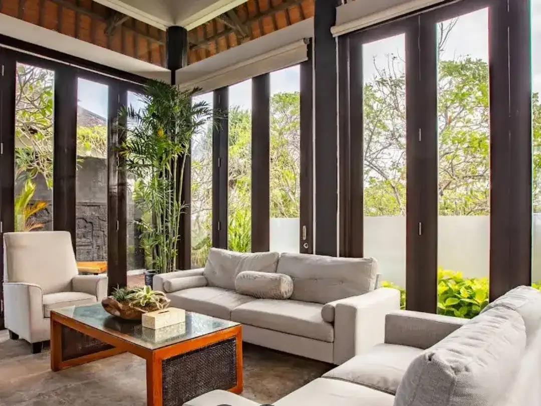 BEACHFRONT VILLA FOR YEARLY RENT IN NUSA DUA - Image 5 of 9