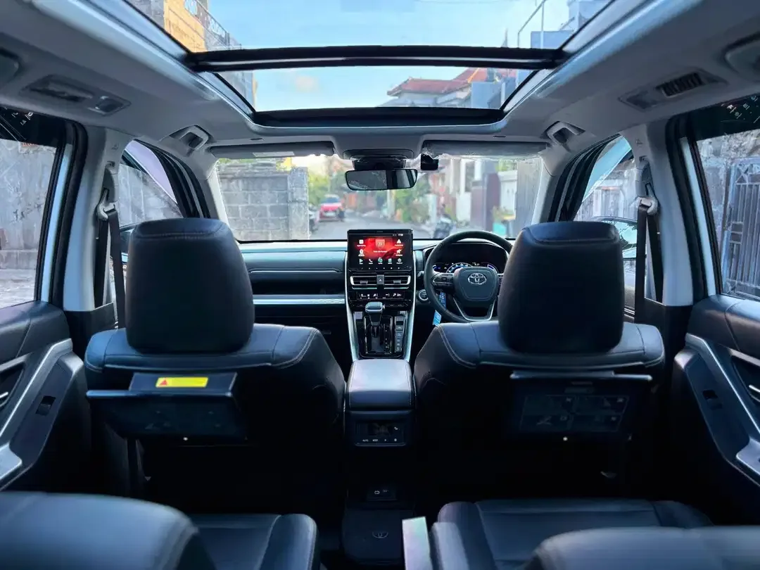 Toyota Kijang Innova Zenix Q 2.0 Hybrid AT Modellista 2023/2024 - Image 9 of 10
