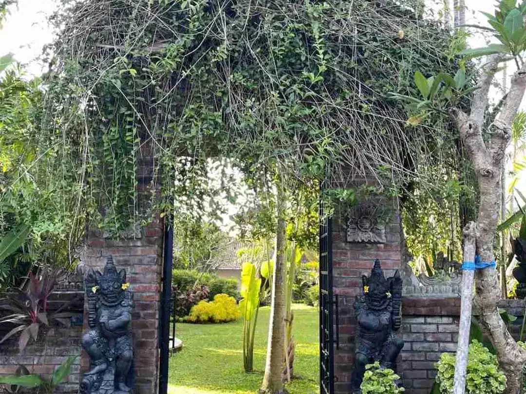 Villa Taman Terawat Hitung Harga Tanah di tengah kota Canggu - Image 4 of 7