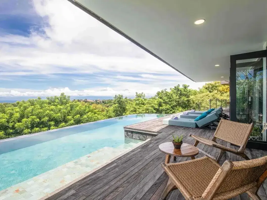 STUNNING SIX-BEDROOM VILLA WITH PANORAMIC SEAVIEW AND SUNSET AT ULUWATU - Image 1 of 10