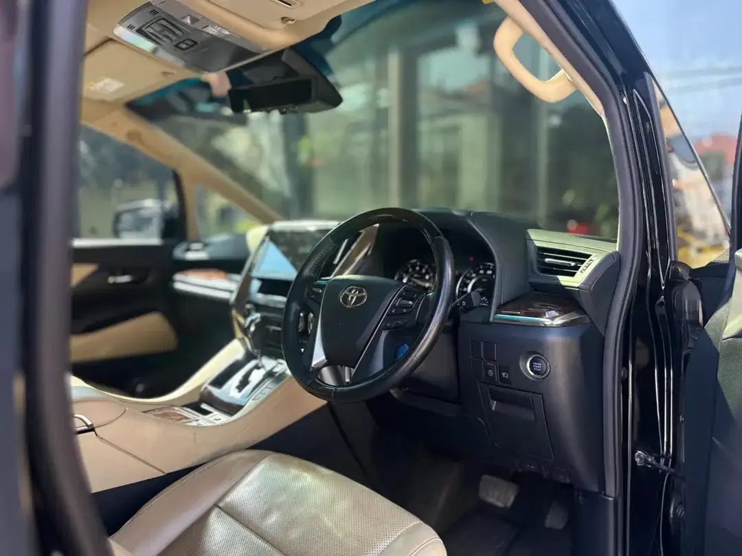 TOYOTA ALPHARD 2.5 G A/T 2022 - Image 7 of 10