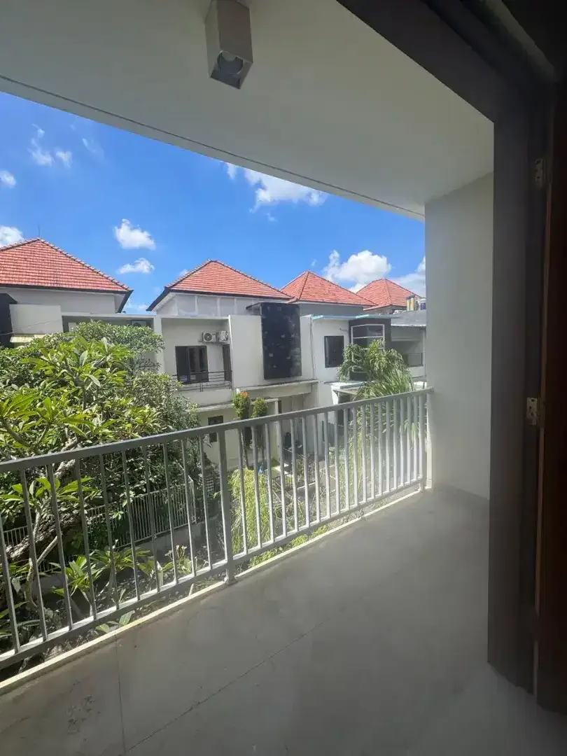RUMAH MEWAH 2 LANTAI DIJUAL - 570 M² - SHM / LEASEHOLD - GARASI BESAR - Image 10 of 10
