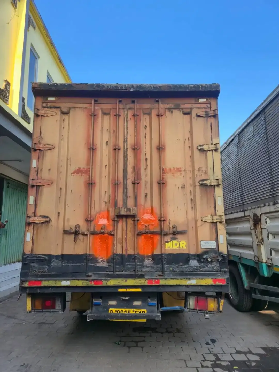 Dijual Mitsubishi Fuso FM 517 HL Tahun 2011 - Image 2 of 4
