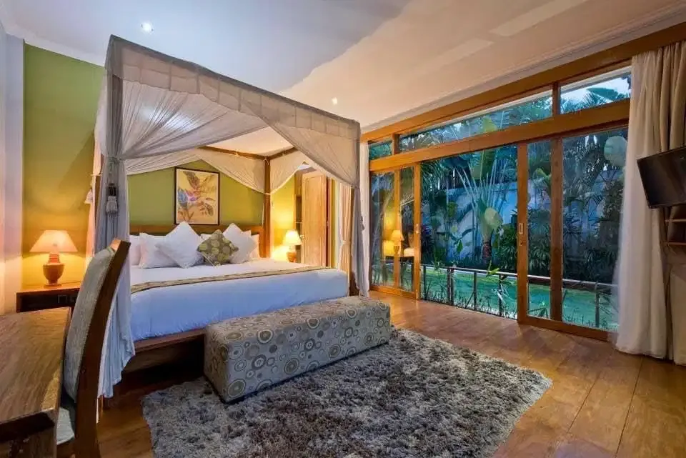 Villa 2 Lantai Elegan dengan Taman Besar di Kerobokan - Image 9 of 10