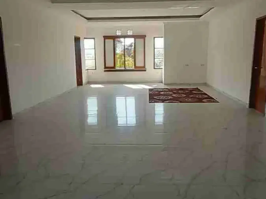 di sewakan rumah mewah dengan luas tanah 6,5are tkd Badung renon - Image 5 of 8