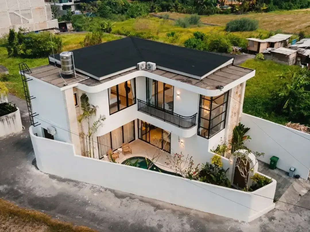 TROPICAL VILLA NEAR MENGENING BEACH CEMAGI 5 MINUTES FROM PERERENAN - Image 2 of 10