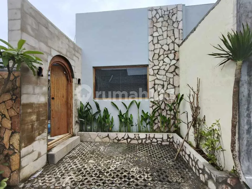 Brand New Villa 2Br Fully Furnished dengan Private Pool, SHM Freehold Siap Disewakan di Kutuh Bali - Image 1 of 4